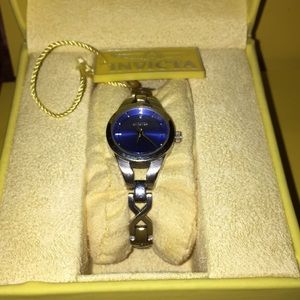 Ladies Invicta watch EUC ♥️ blue face